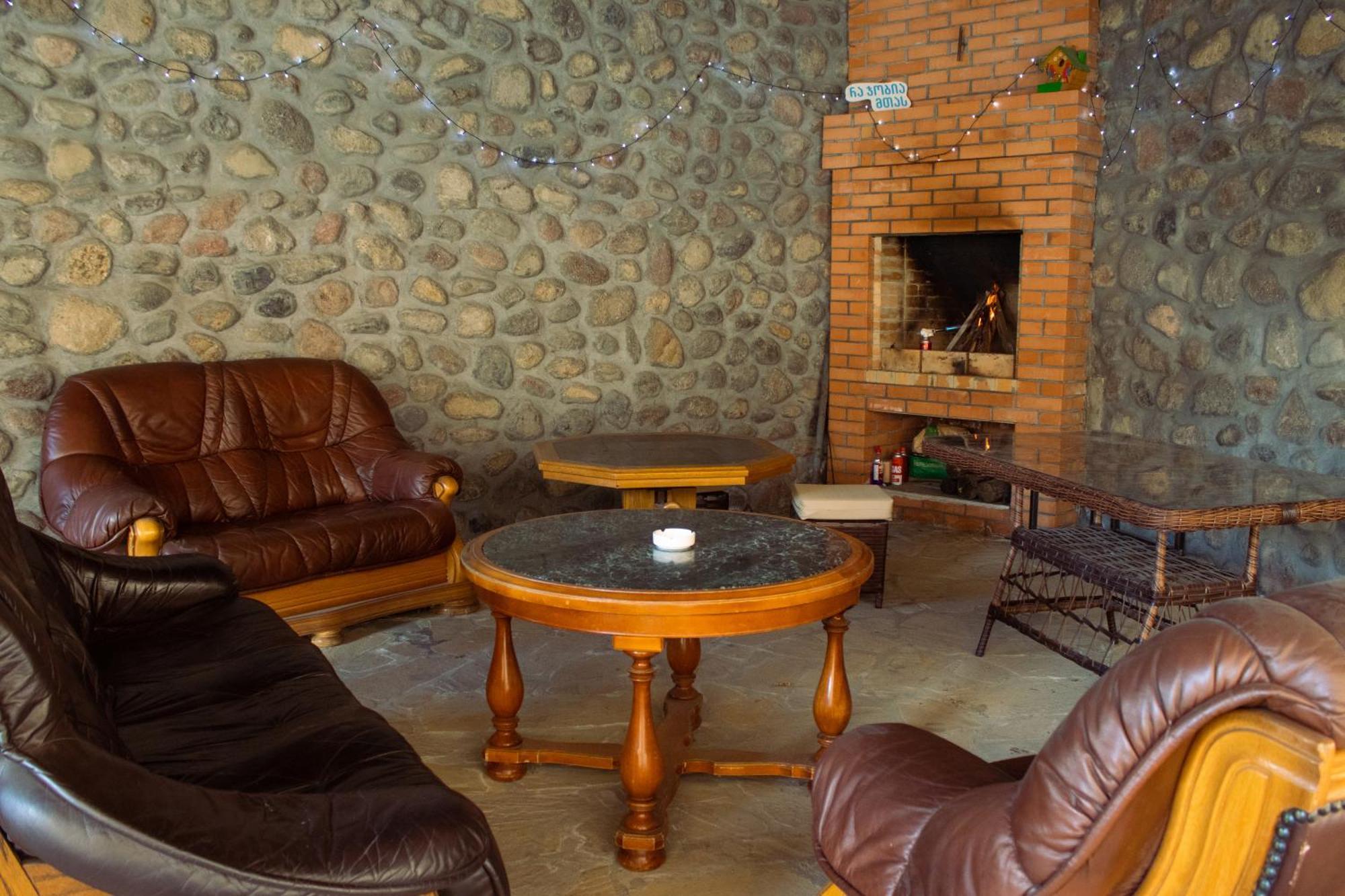 Guest House Oxygen Kasbegi Buitenkant foto