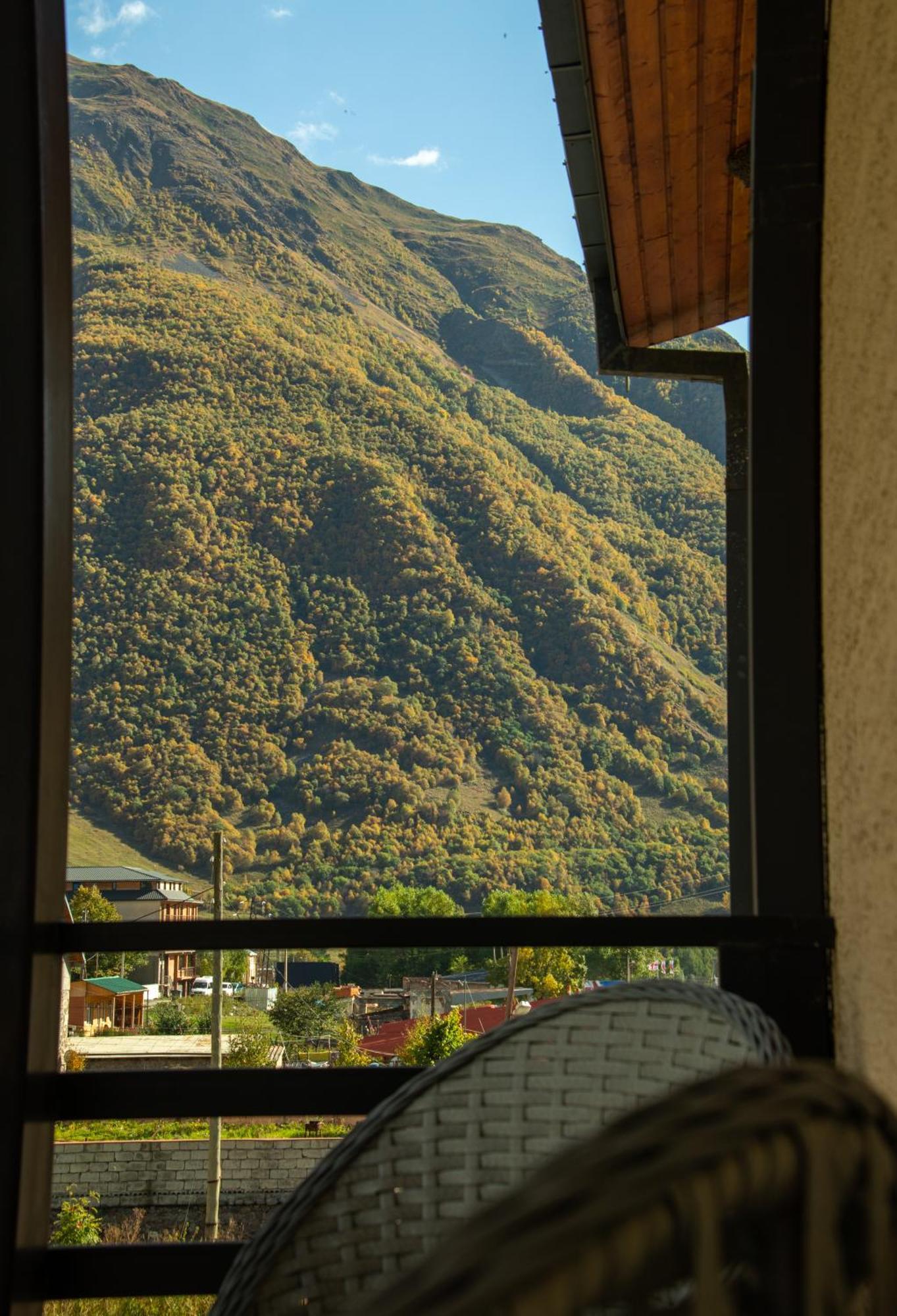 Guest House Oxygen Kasbegi Buitenkant foto